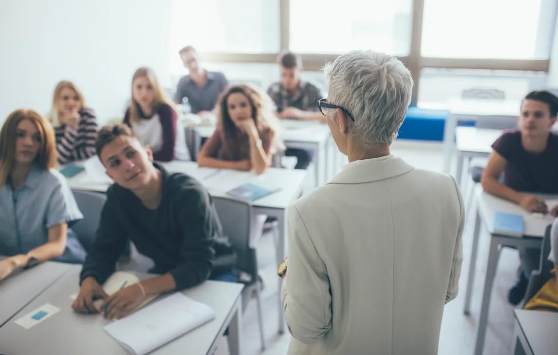 Profesores investigaron cómo impacta la educación de los colegios en la intención de emprender de los adolescentes