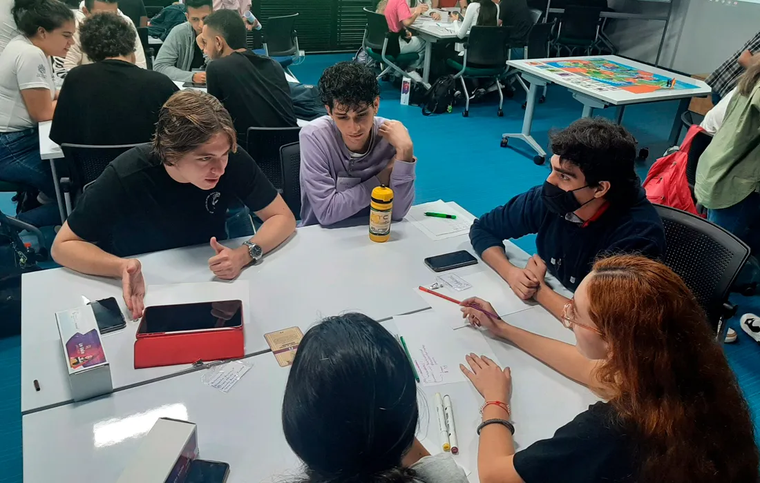 Estudiantes y profesores javerianos, parte de la primera cohorte de Un Valle para Crecer 