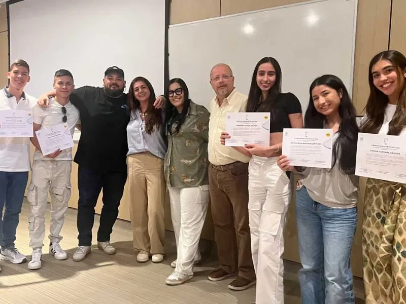 Estudiantes de Mercadeo presentaron soluciones a empresas en el Proyecto de Innovación Colaborativa Estudiantes de Mercadeo presentaron soluciones a empresas en el Proyecto de Innovación Colaborativa