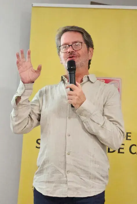Profesor Iván Osuna Motta, del Departamento de Hábitat de la Javeriana Cali, representante de la universidad en el Reconocimiento Sello Cali Construye Sostenible